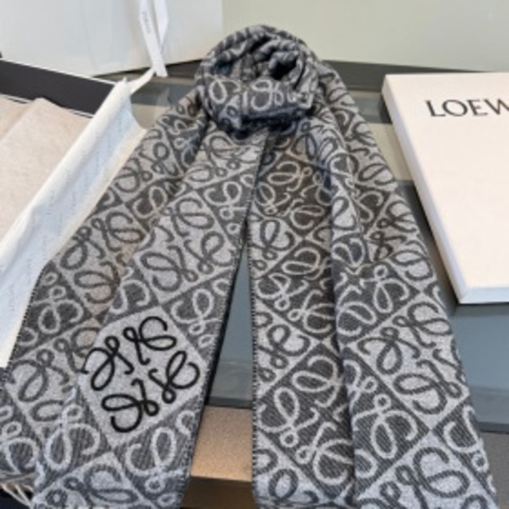 💫Loewe✨Luxury Designer Wool Shawl Scarf - Picture 4 of 8
